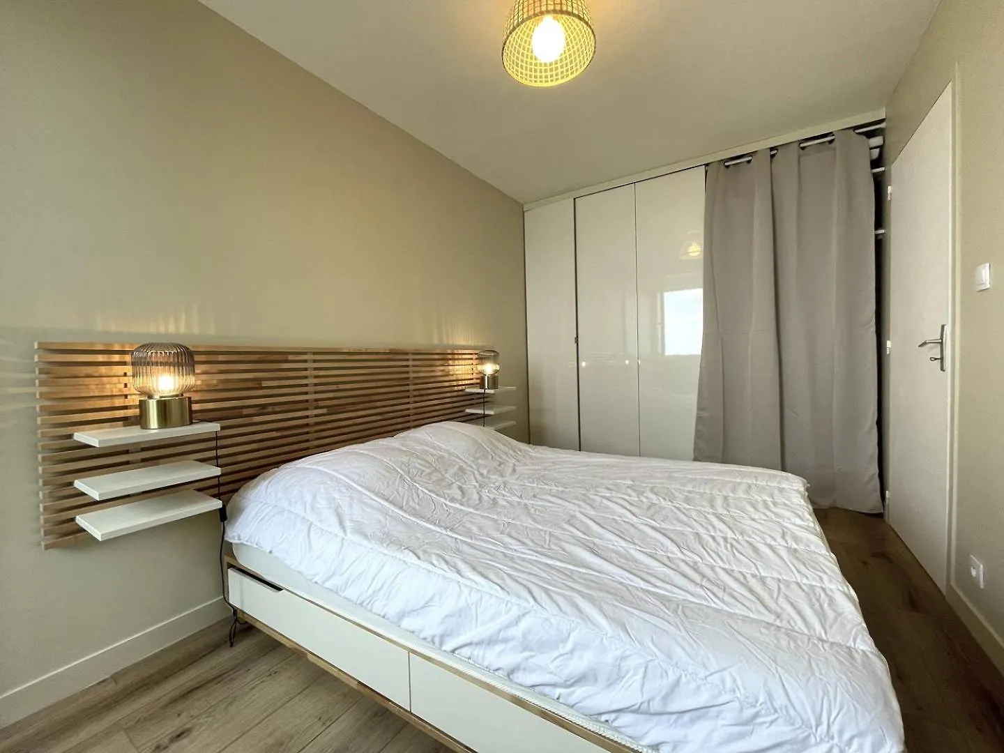 Appartement Avec Vue Mer Exceptionnelle Plage De Trestraou A Perros-Guirec - Ref 510